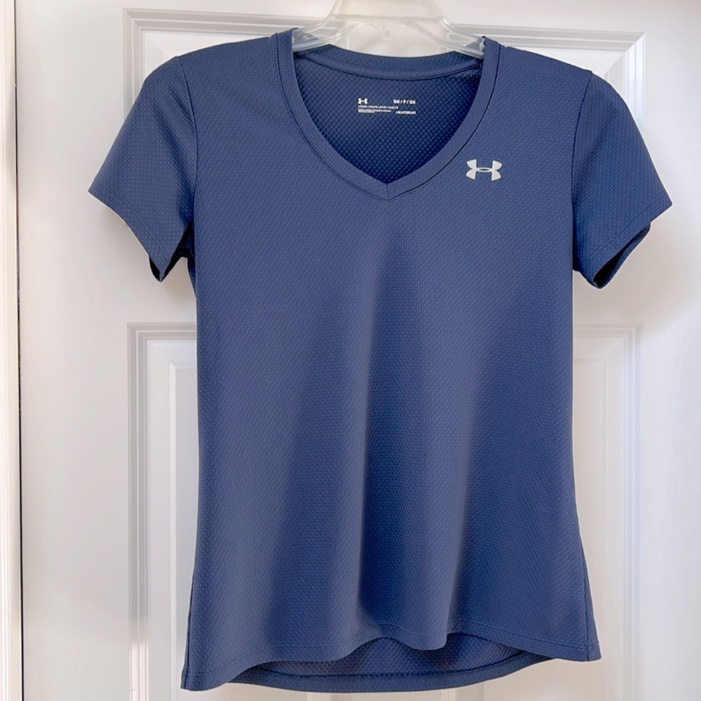 UNDER ARMOUR Women’s Tech Heatgear short sleeve v-neck shirt size S